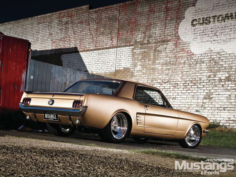Gold Classic Car — Dramatic