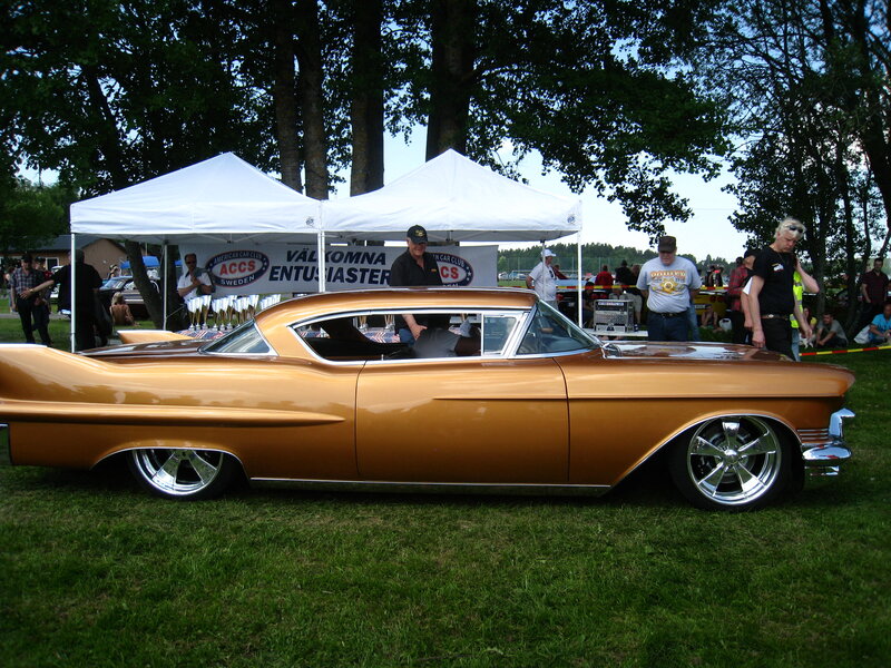 Gold Classic Car — Outdoor