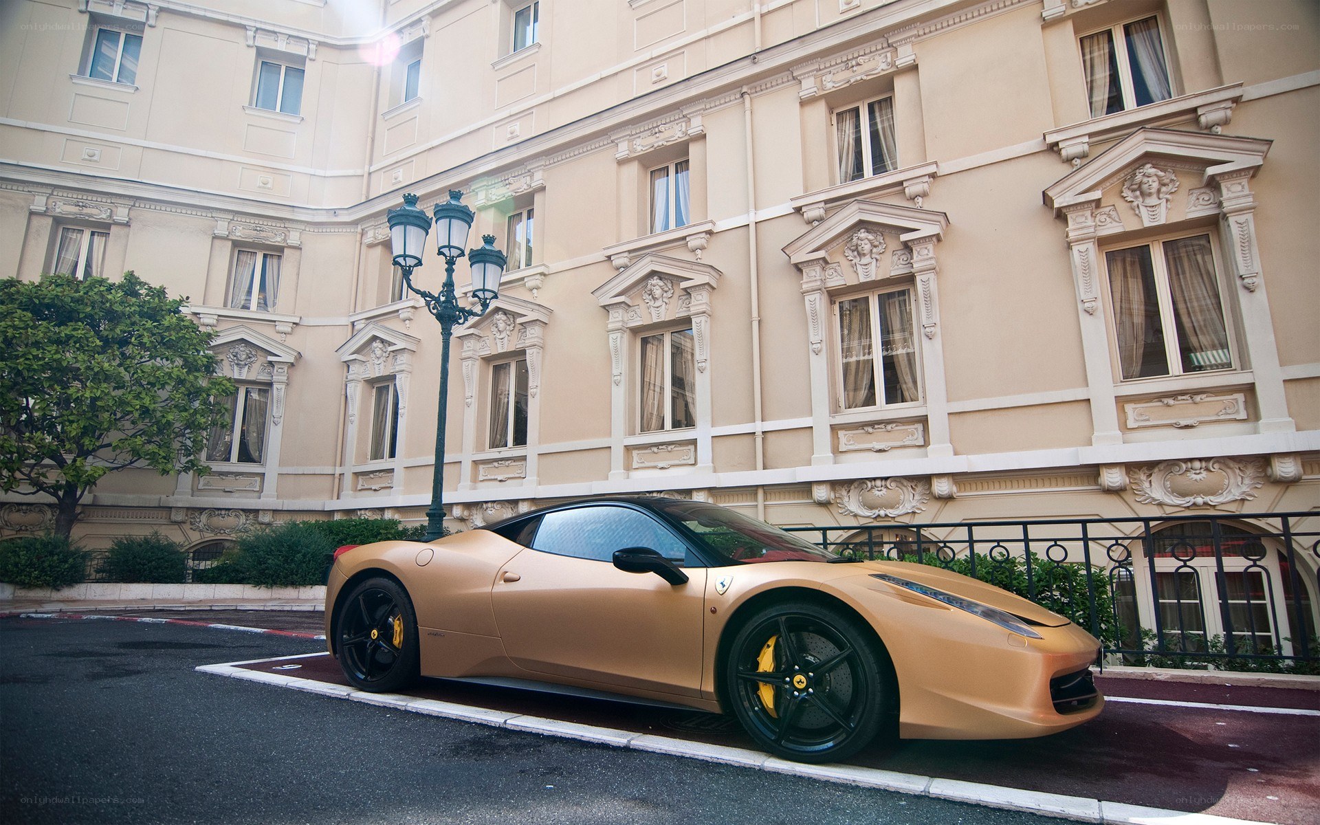 Gold Ferrari in Monaco