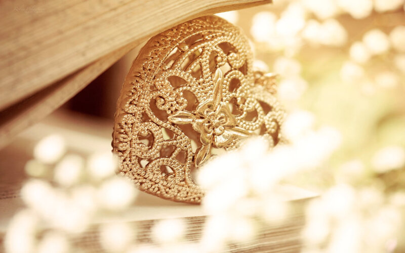 Gold Filigree Brooch