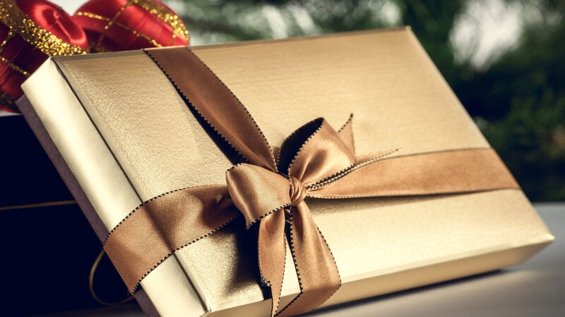 Gold Gift Box with Bow — Festive, Photograph