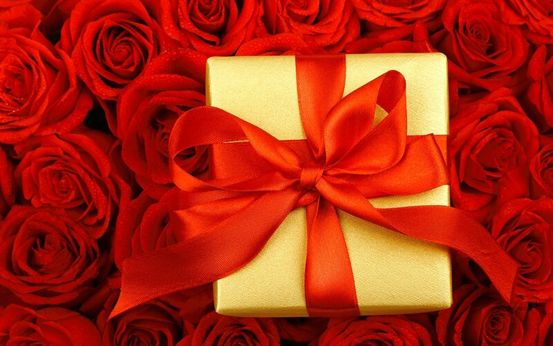 Gold Gift Box with Red Bow — Romantic