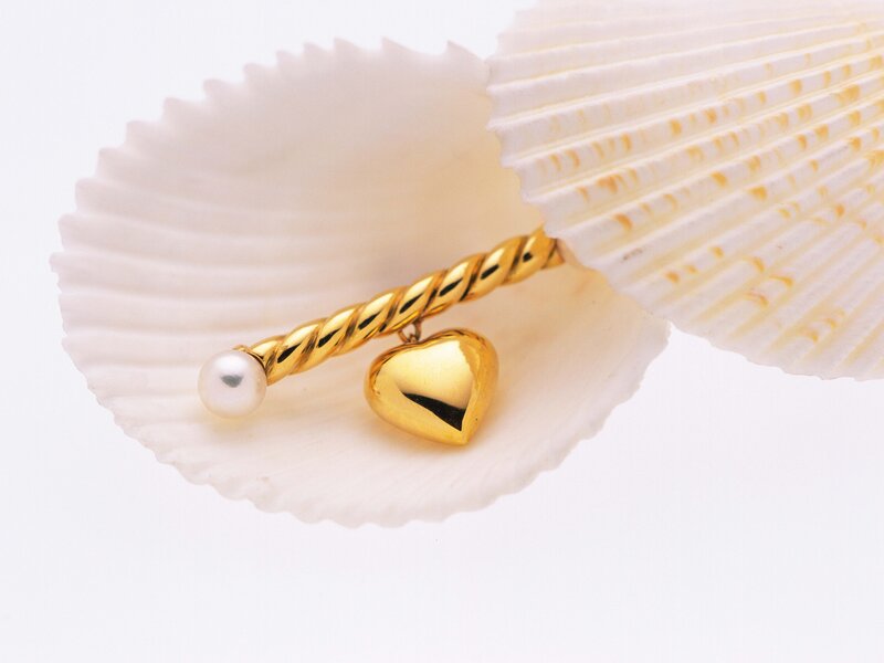 gold heart brooch with pearl
