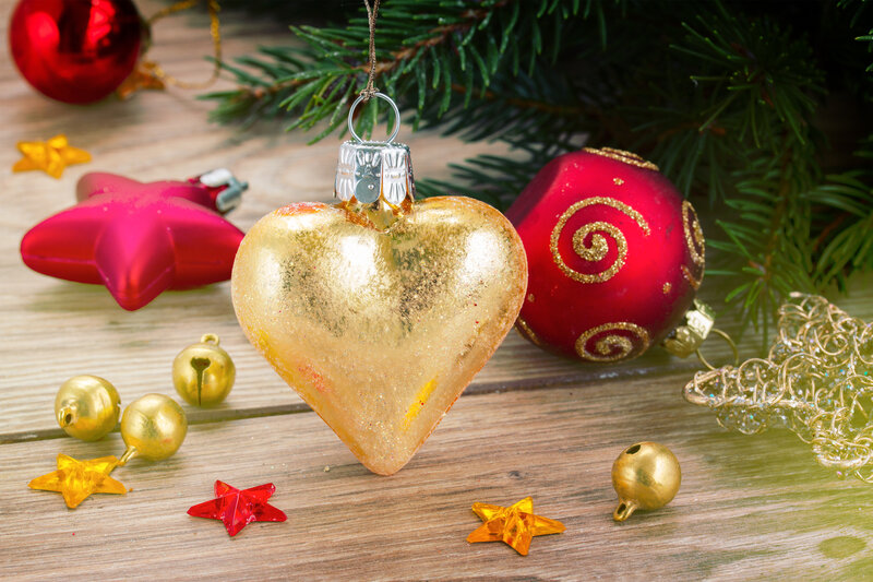 Gold Heart Ornament — Festive