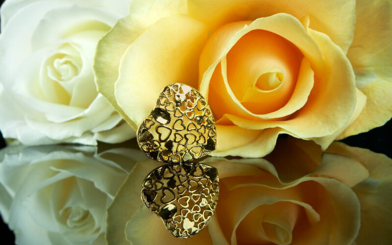 Gold Heart Pendant — Yellow, Serene