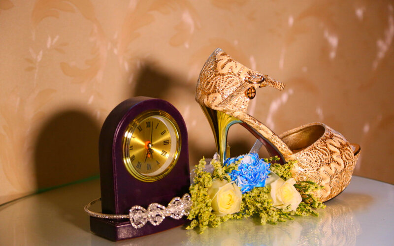 Gold High-heeled Shoe