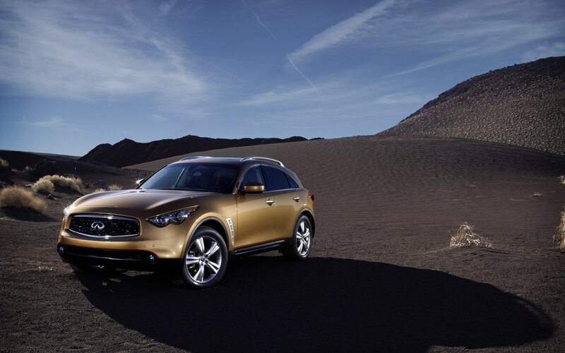 Gold Infiniti FX in desert