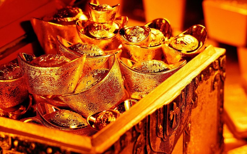 gold ingots in a chest