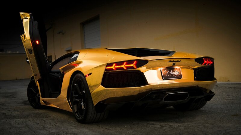 Gold Lamborghini Aventador — Dramatic