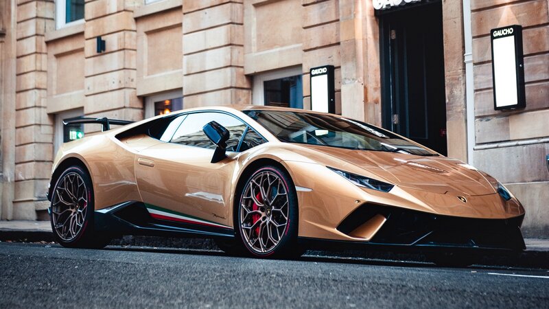 Gold Lamborghini Huracan