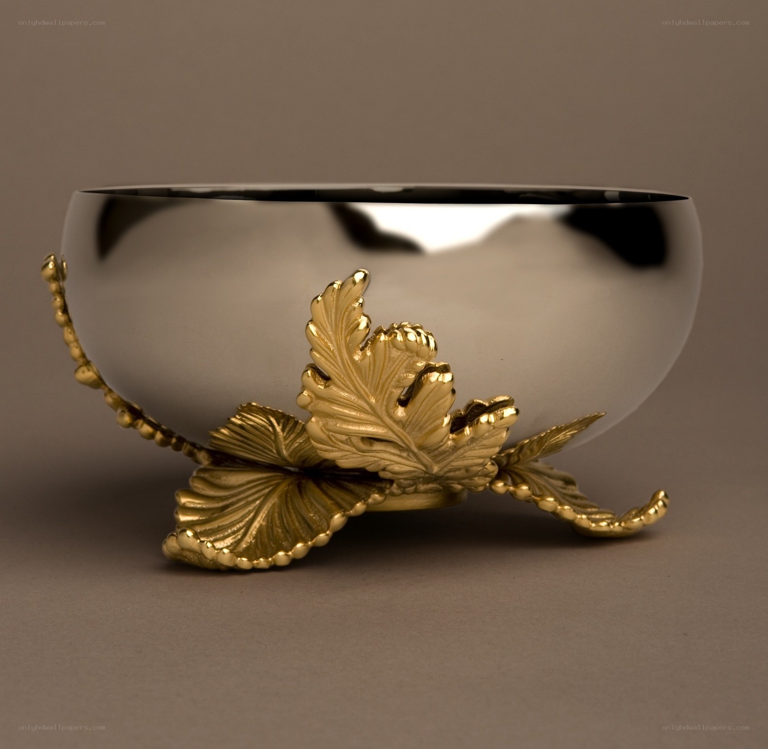 Gold-leaf decorative bowl