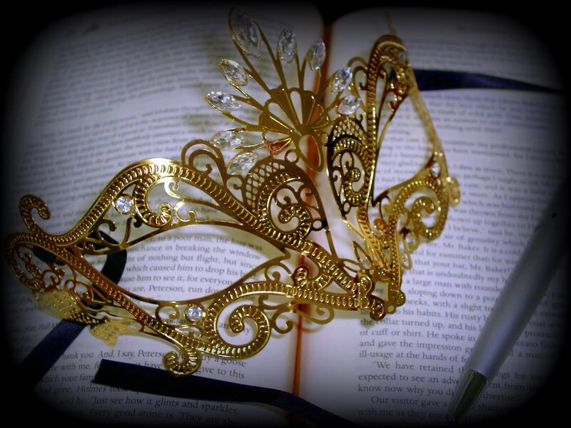 Gold Masquerade Mask — Dramatic