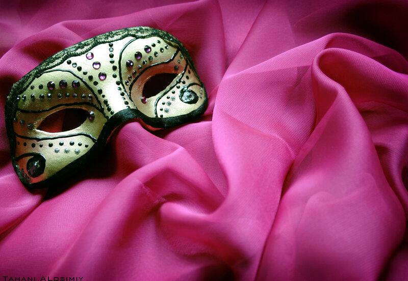 Gold Masquerade Mask — Pink