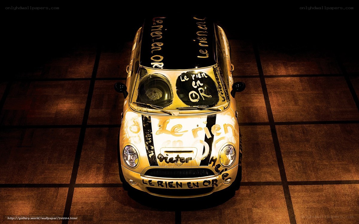 Gold Mini Cooper with French text