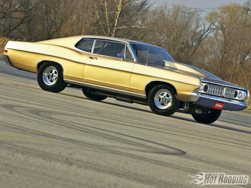 Gold Muscle Car — Dynamic