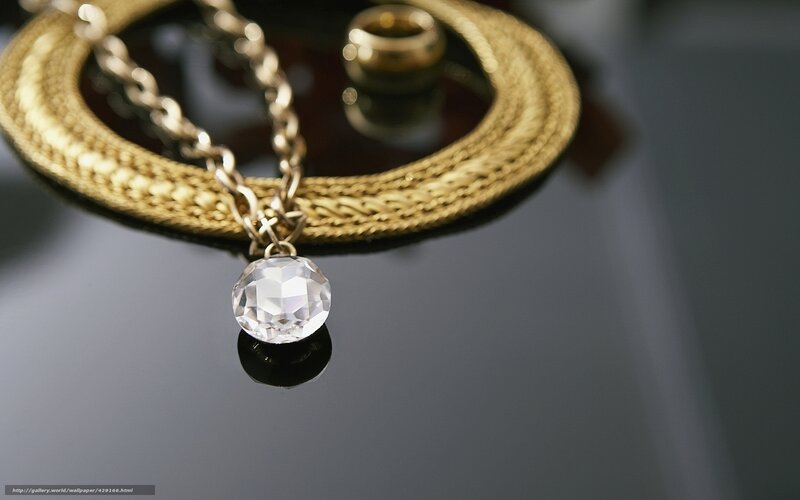 Gold Necklace with Crystal Pendant — Dramatic, Photograph
