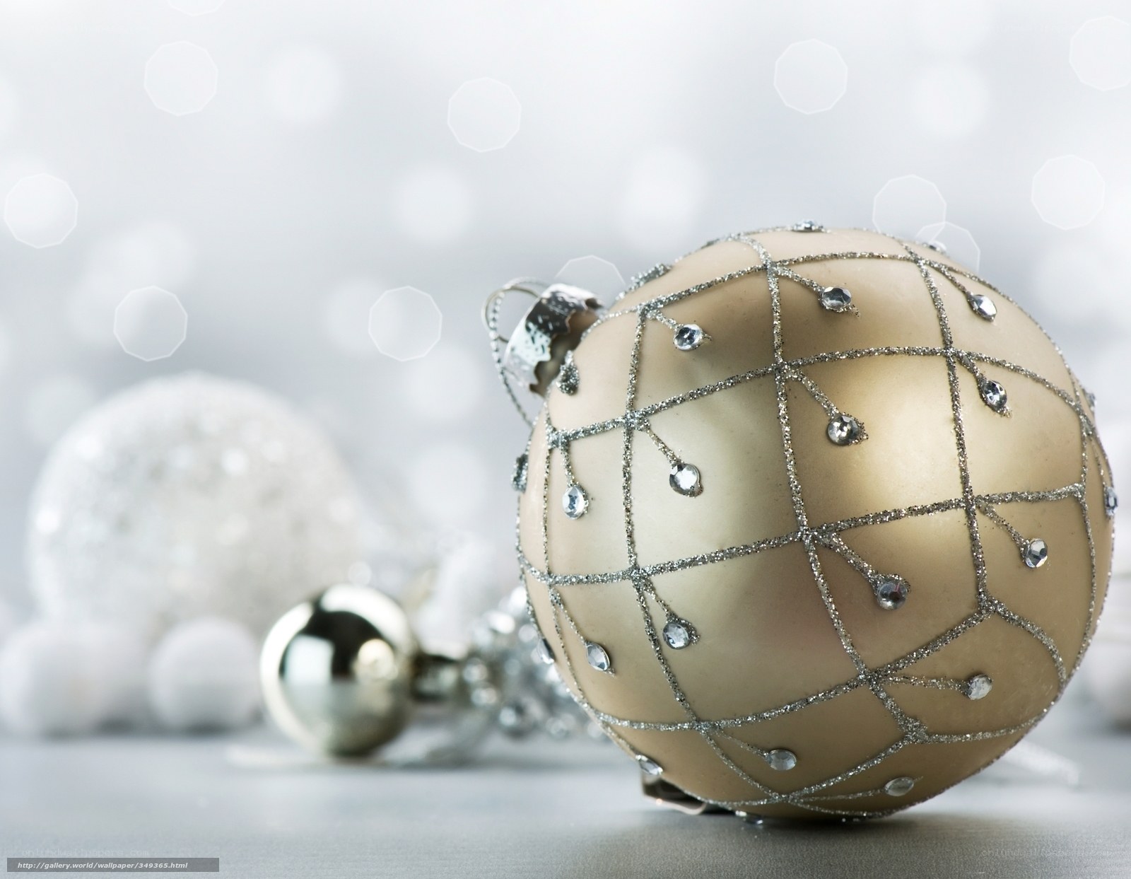 gold ornament with silver details