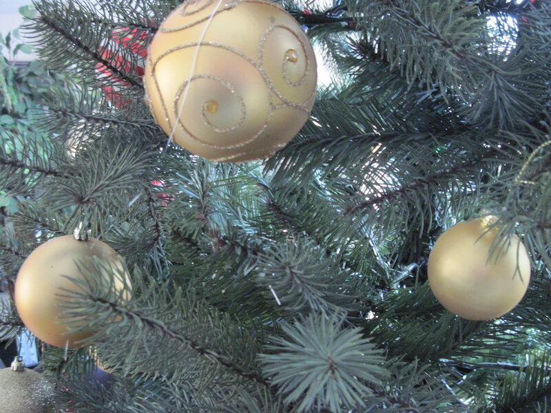 Gold Ornaments on Tree — Green