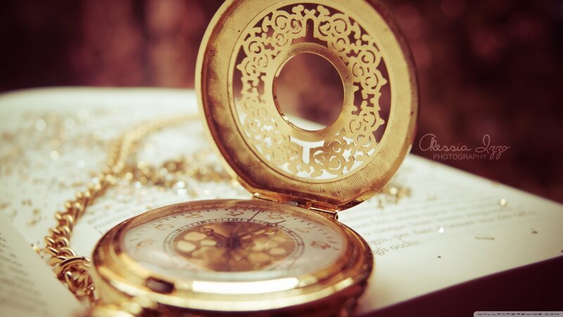 Gold Pocket Watch — Nostalgic, Photograph