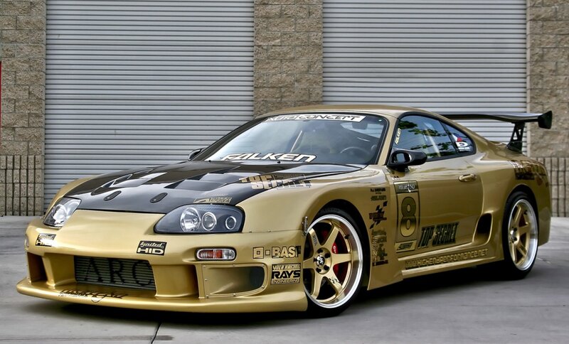 Gold Race Car — Dynamic