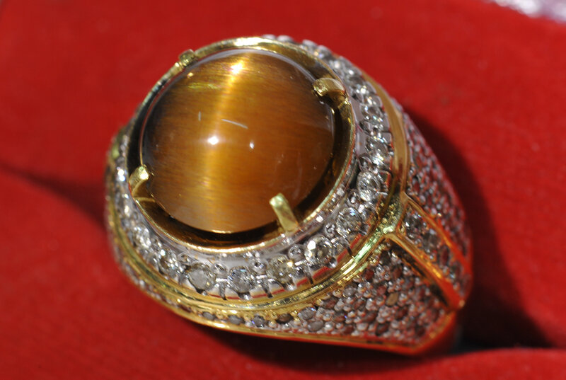 gold ring with cat's eye gem