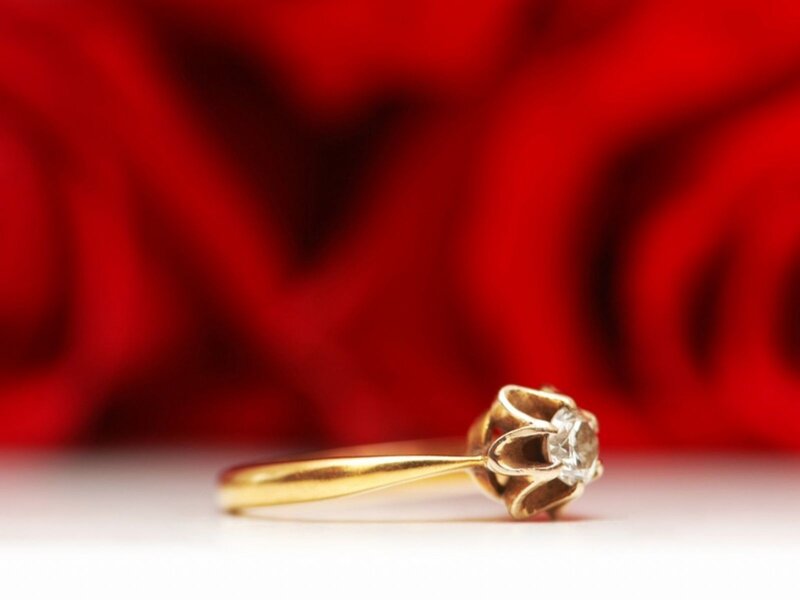 gold ring with diamond