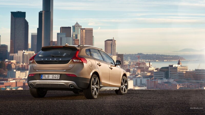 Gold Volvo V40 Cross Country — Serene