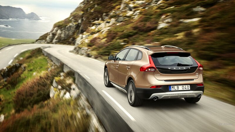 Gold Volvo V40 Cross Country