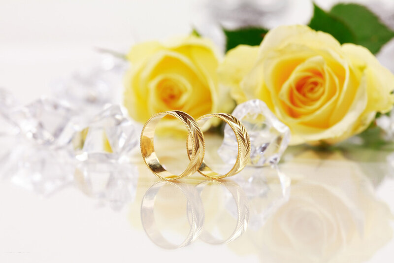 Gold Wedding Rings — Yellow, Romantic