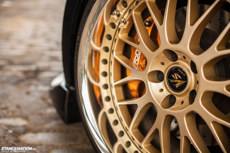 gold wheel with orange brake calipers