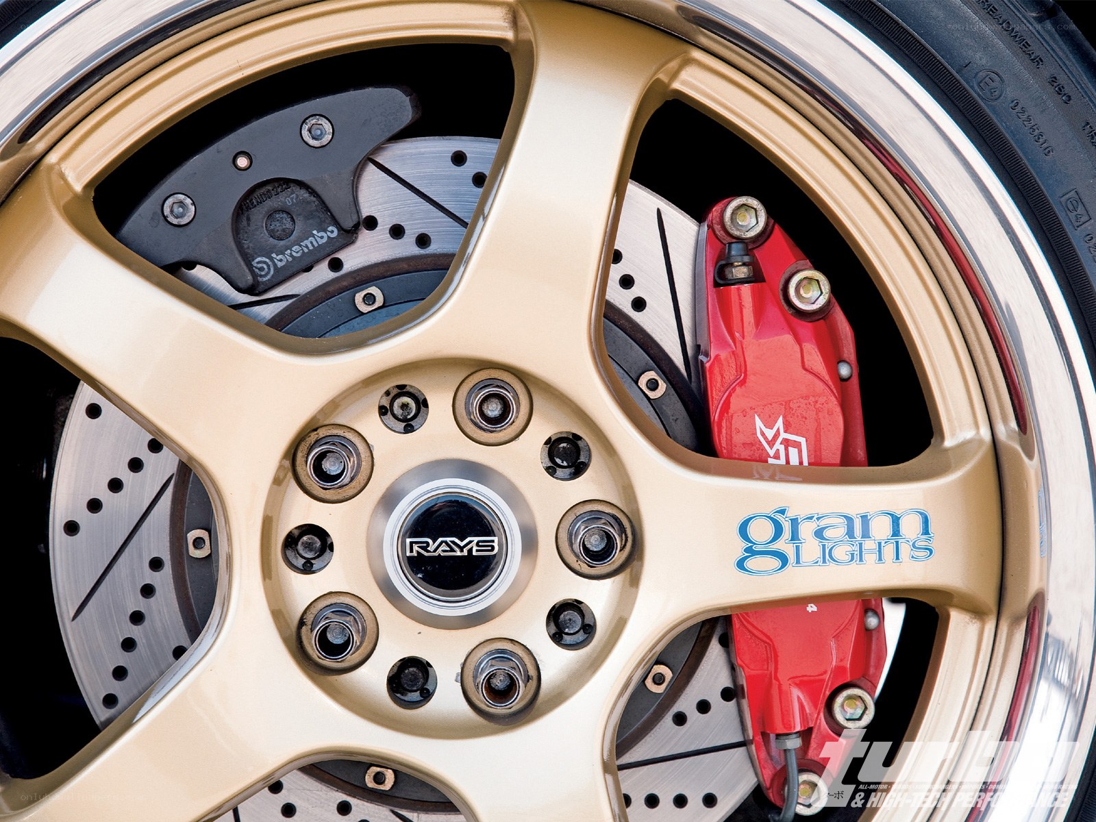 gold wheel with red brake calipers