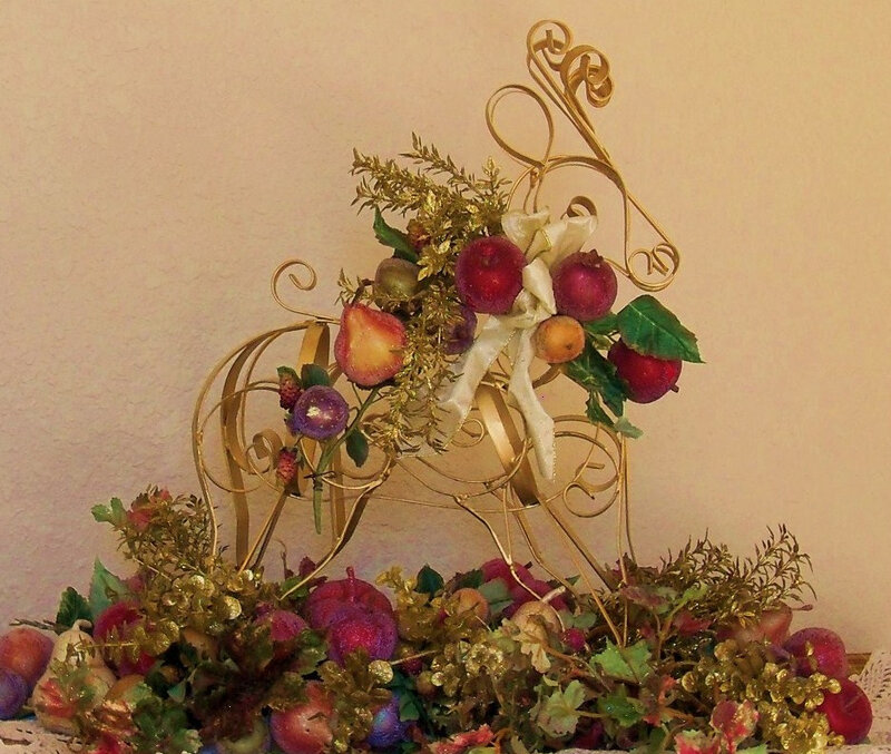 Gold Wire Reindeer Decoration
