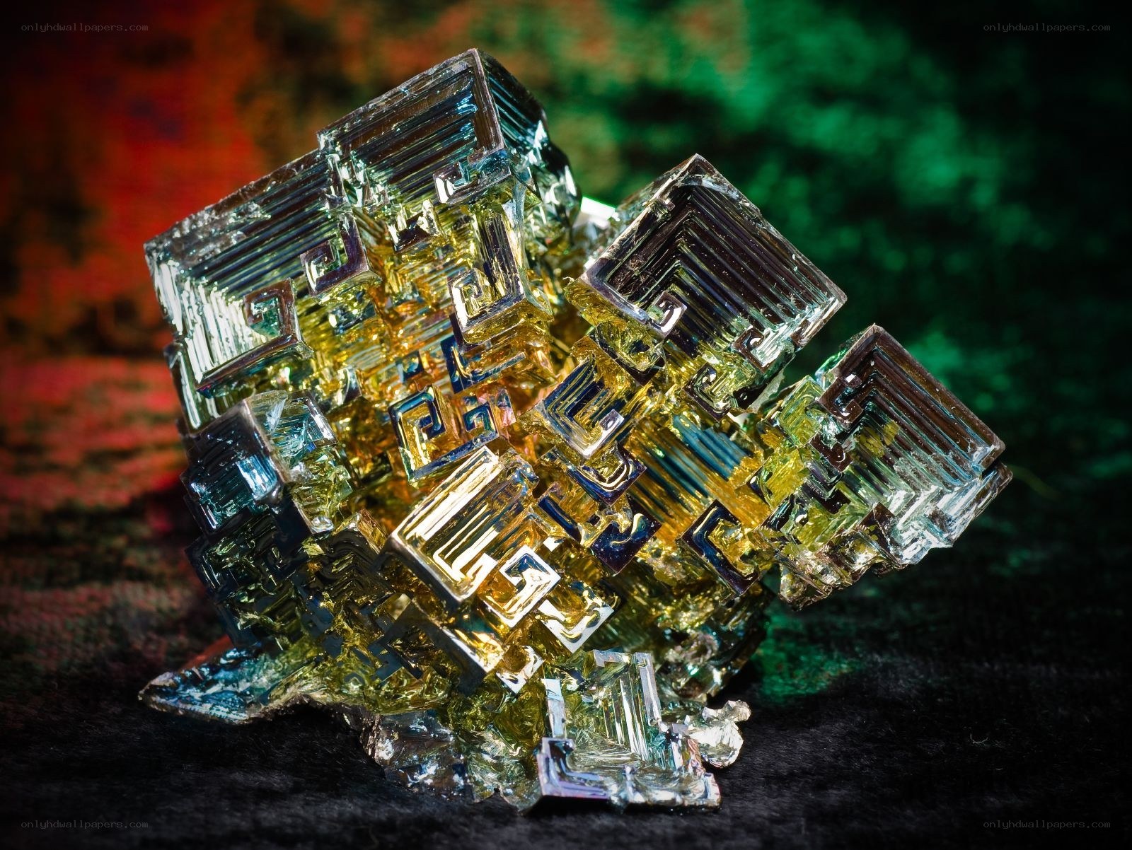 Golden bismuth crystal formation
