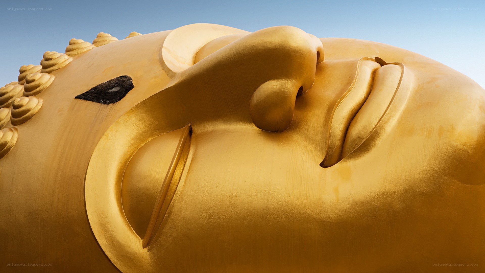 Golden Buddha statue face