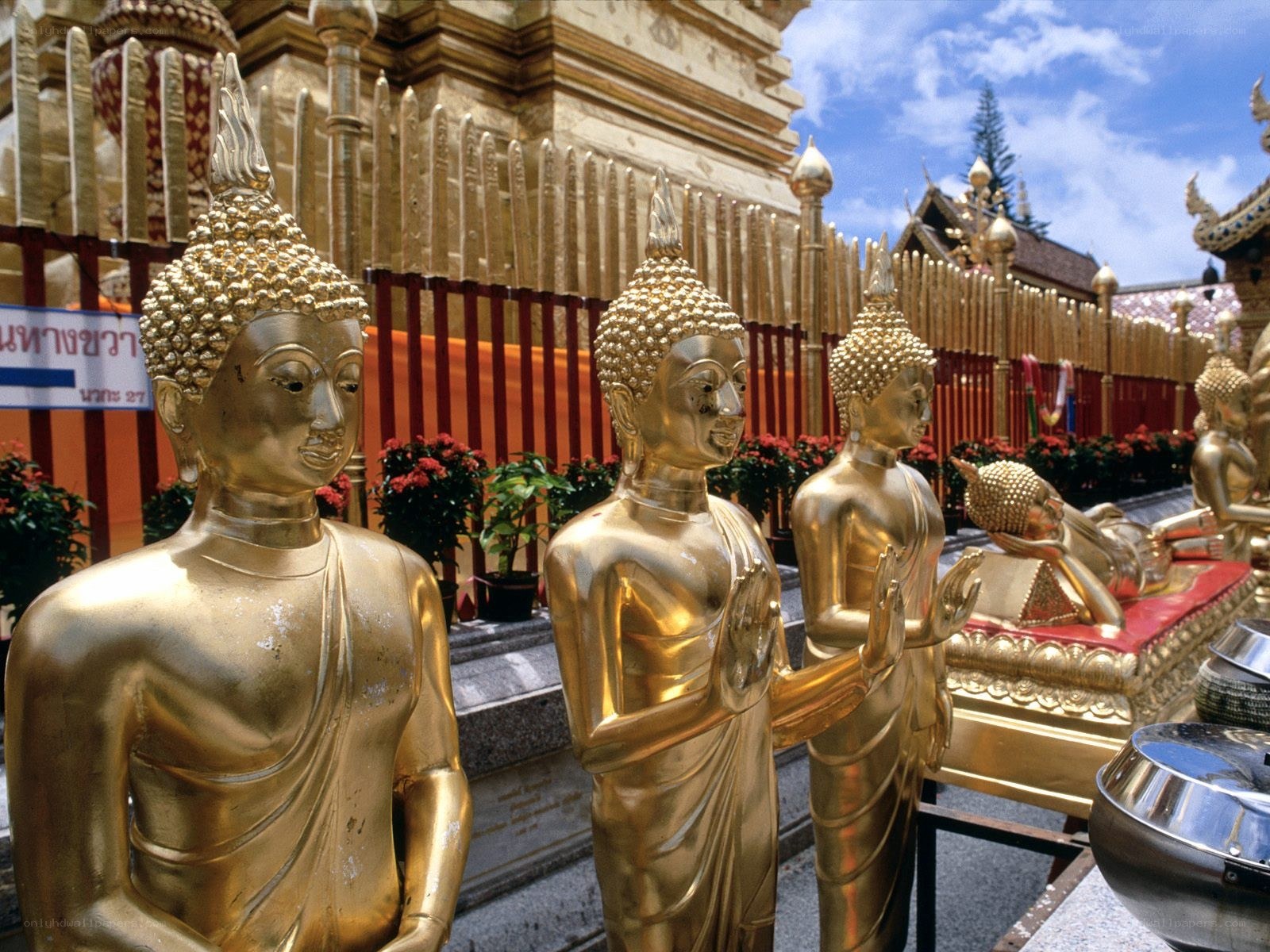 Golden Buddha statues at temple