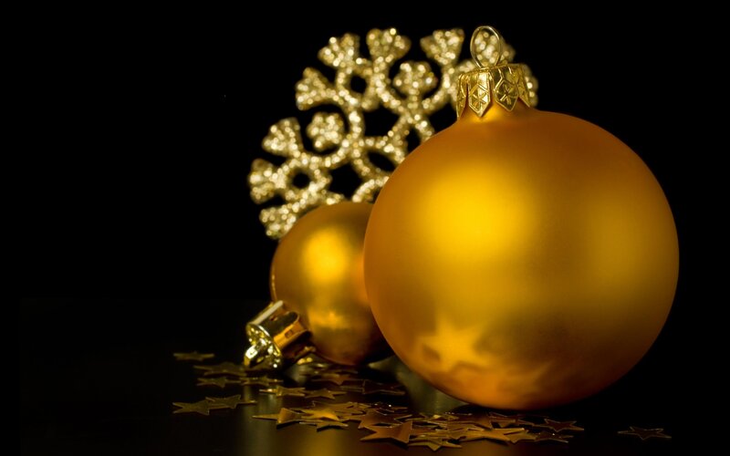 Golden Christmas Ornaments — Gold, Dramatic