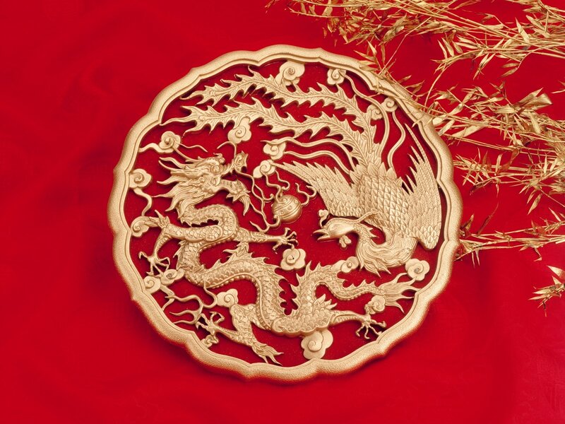 Golden dragon and phoenix carving