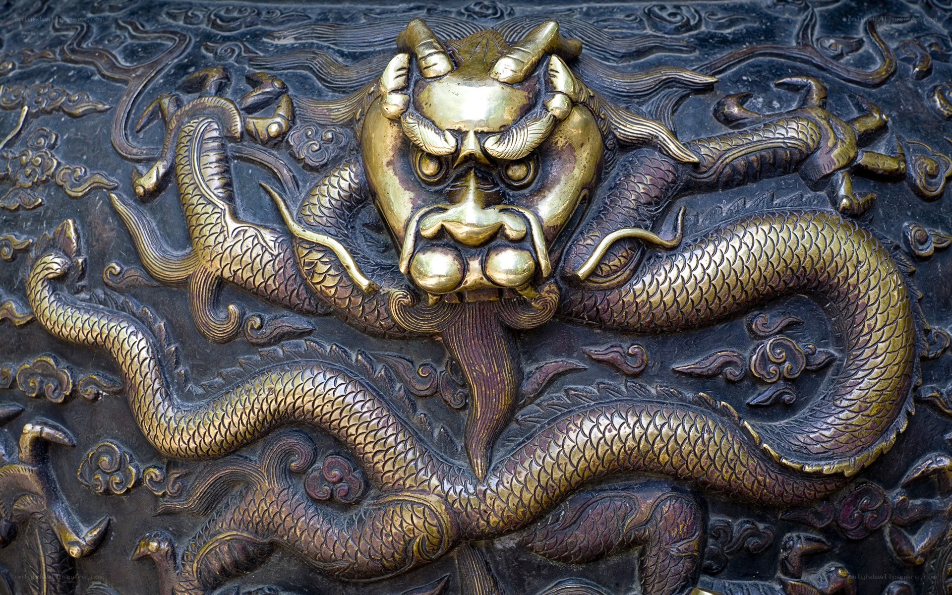 Golden dragon relief carving