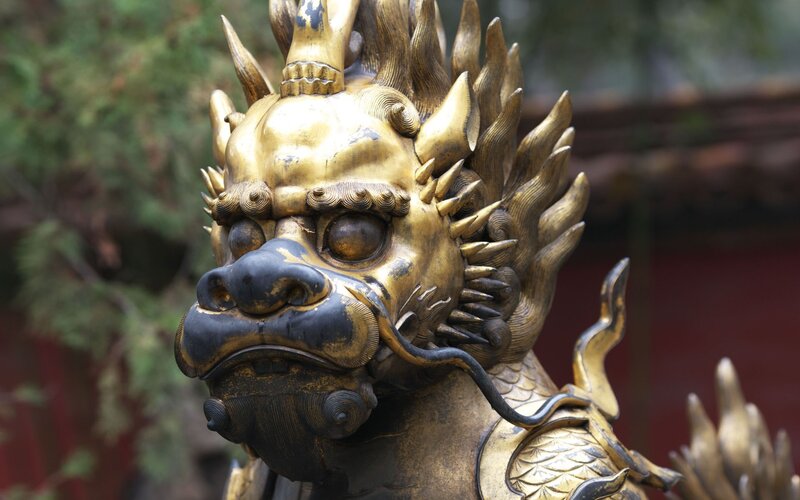 golden dragon statue detail