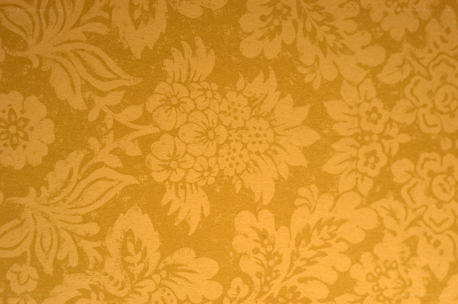 golden floral wallpaper pattern