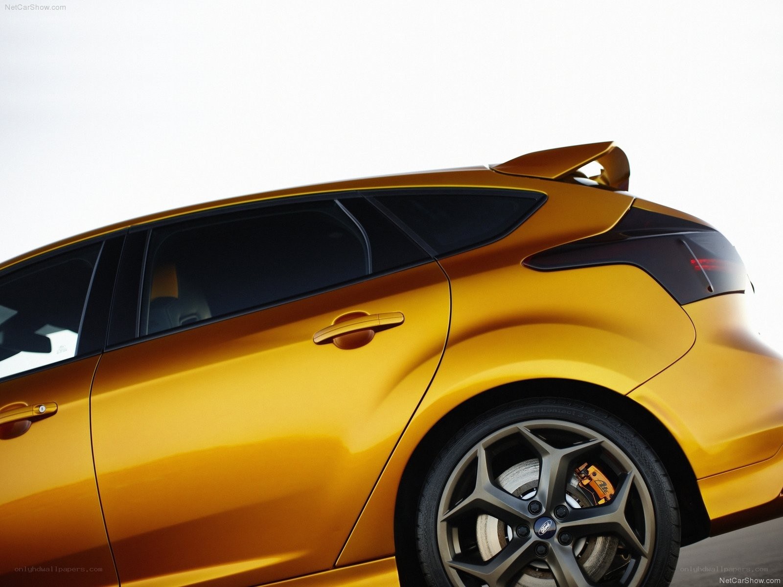golden ford focus rs