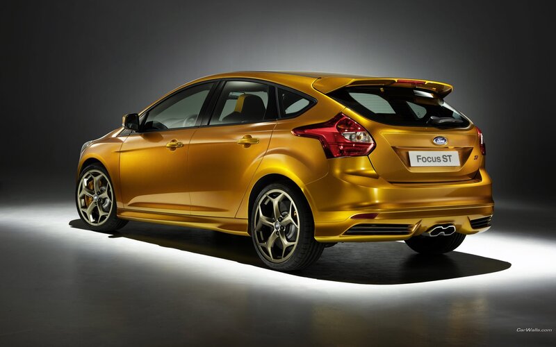 Golden Ford Focus ST