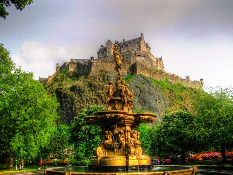 Golden Fountain and Castle