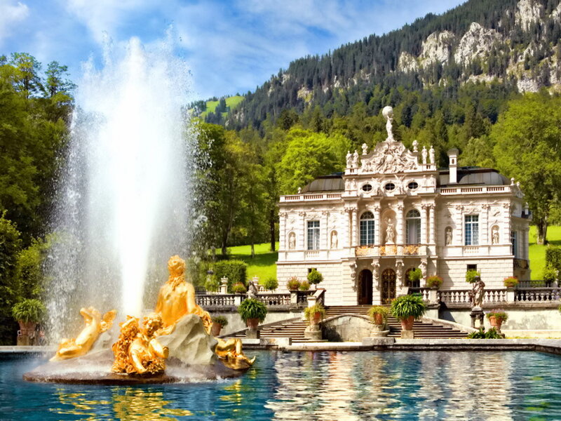 Golden Fountain and Palace