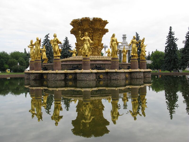Golden Fountain Sculpture — Gold