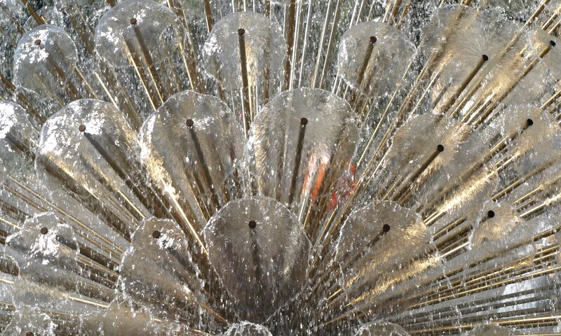 Golden Fountain Structure