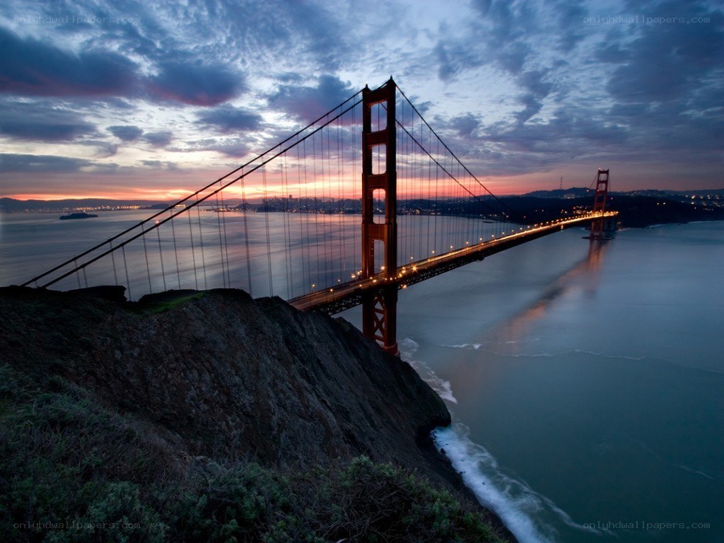 Golden Gate Bridge at dusk