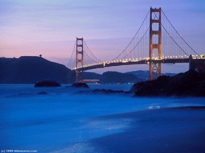 Golden Gate Bridge at dusk