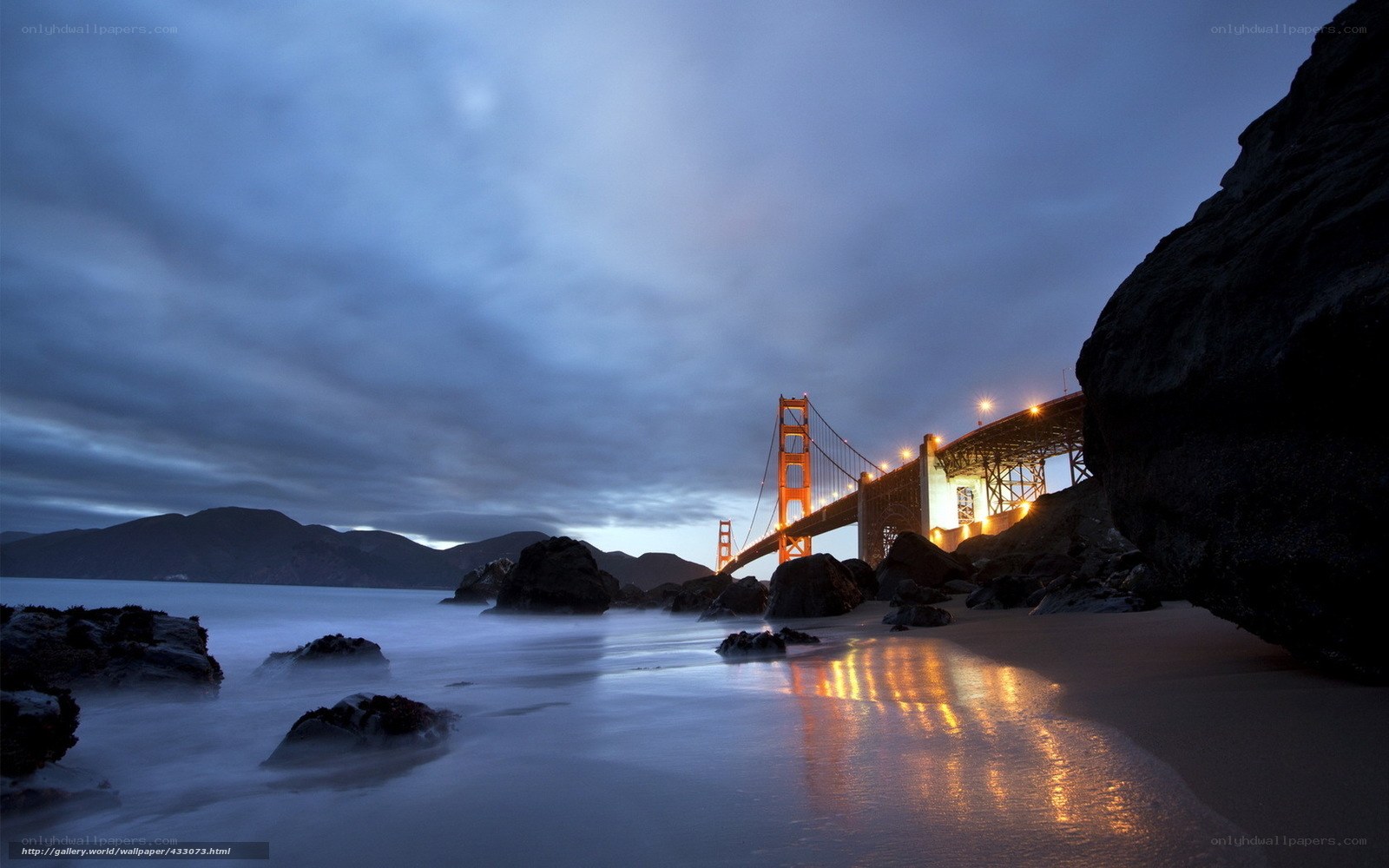Golden Gate Bridge at dusk