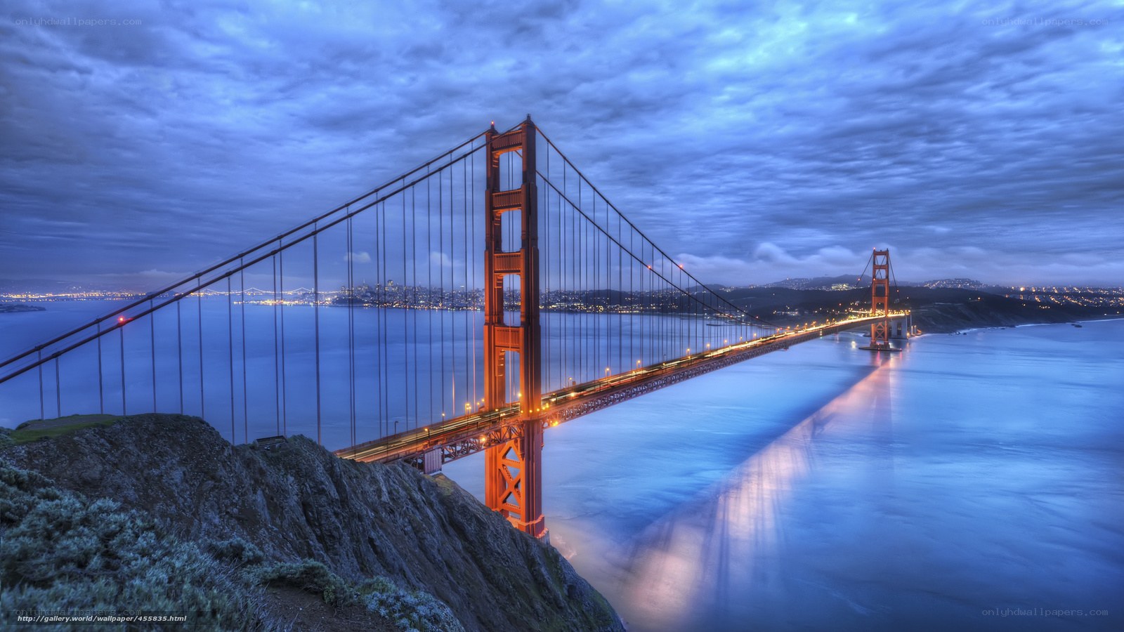 Golden Gate Bridge at dusk